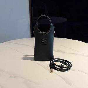 미우 미우 Miu Miu 5ZT08M 가죽 스마트폰 케이스 Black 12.5cm