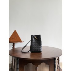 보테가베네타 Bottega Veneta 843890 Andiamo Phone Pouch 14cm