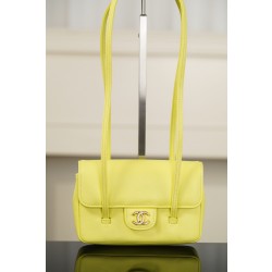 샤넬 Chanel 26P AP5068 Clutch with Leather Strap Grained yellow 17cm