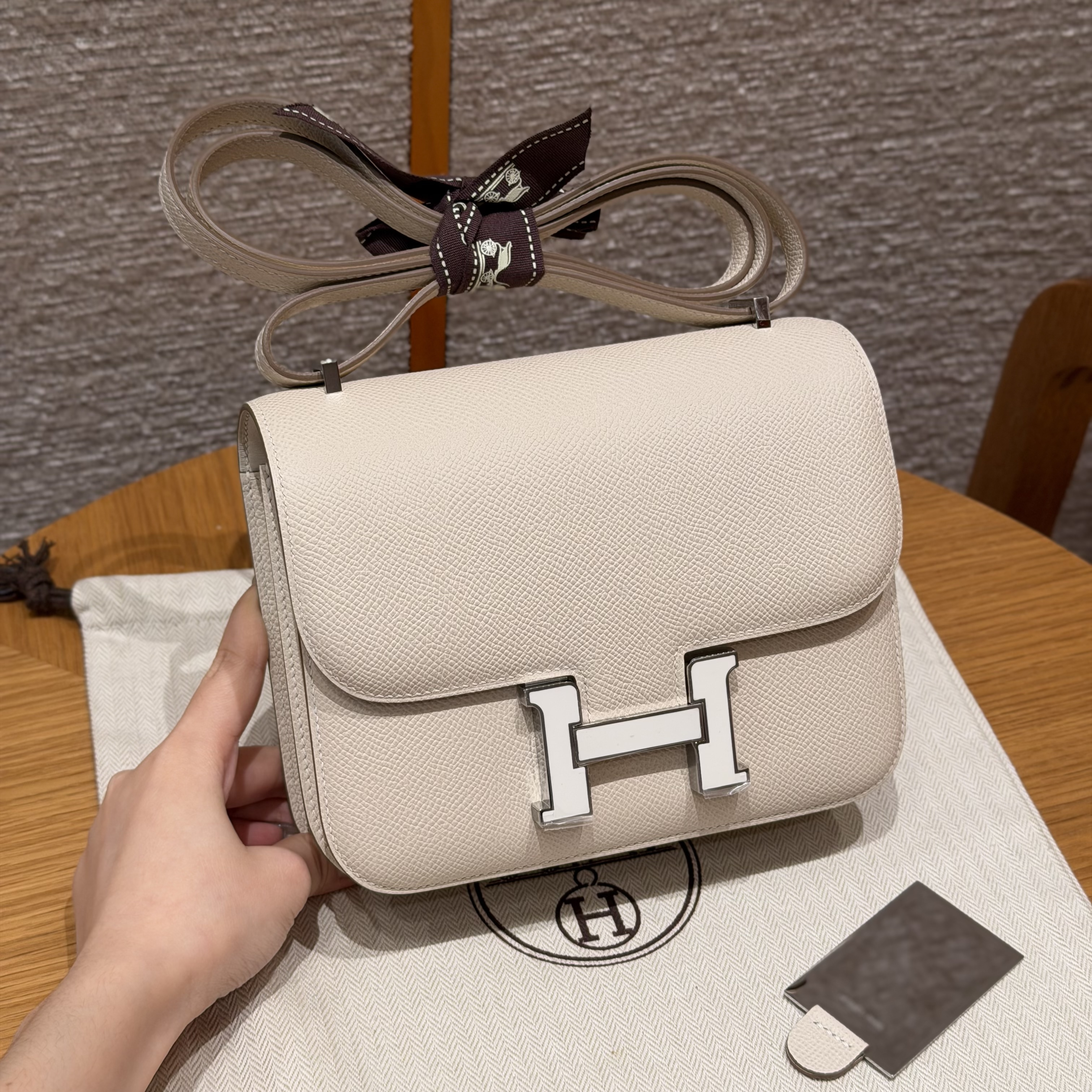 에르메스 Hermes Constance with mirror 19cm Epsom 10 Craie/Enamel Fittings