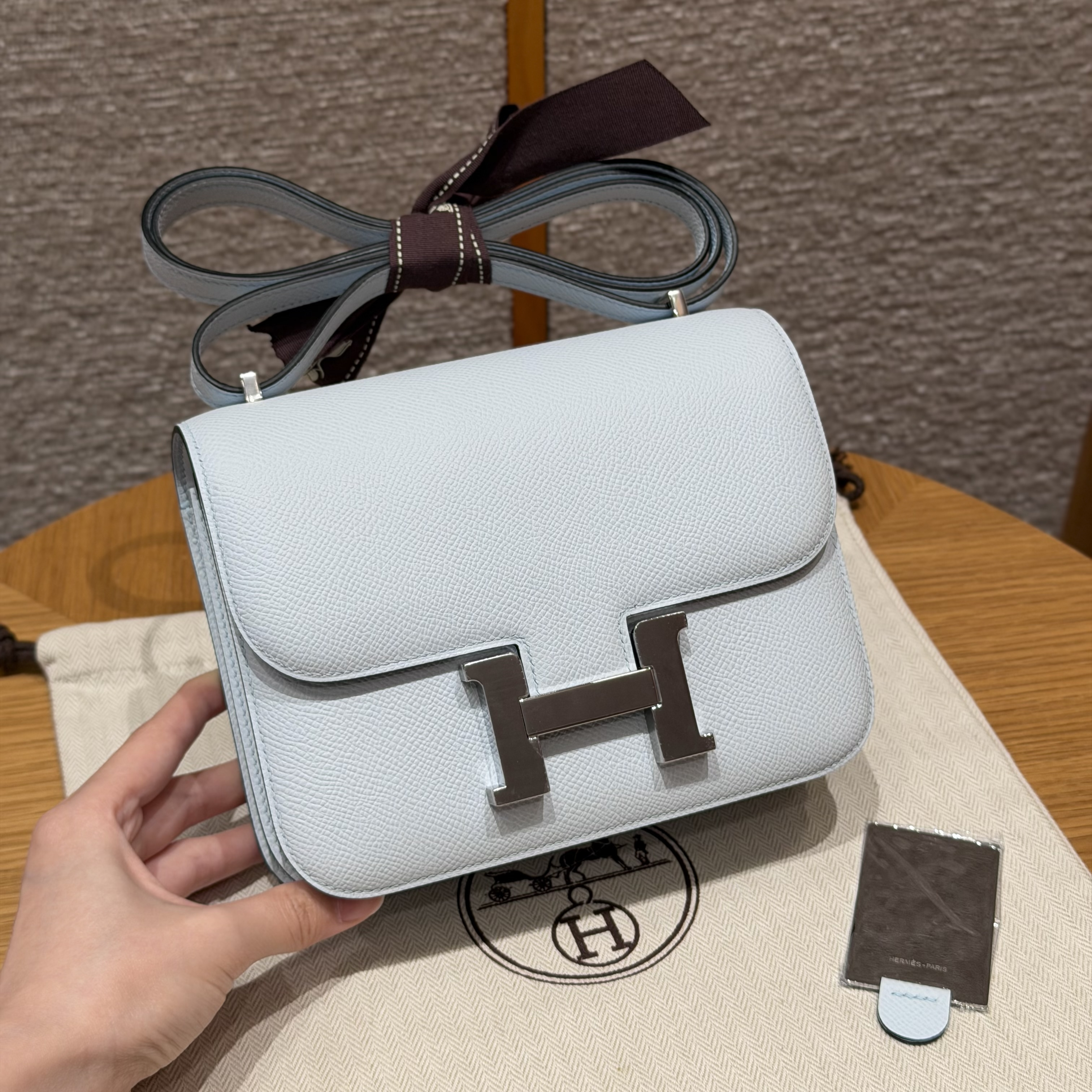 에르메스 Hermes Constance with mirror 19cm Epsom T0 Blue Brume/silver