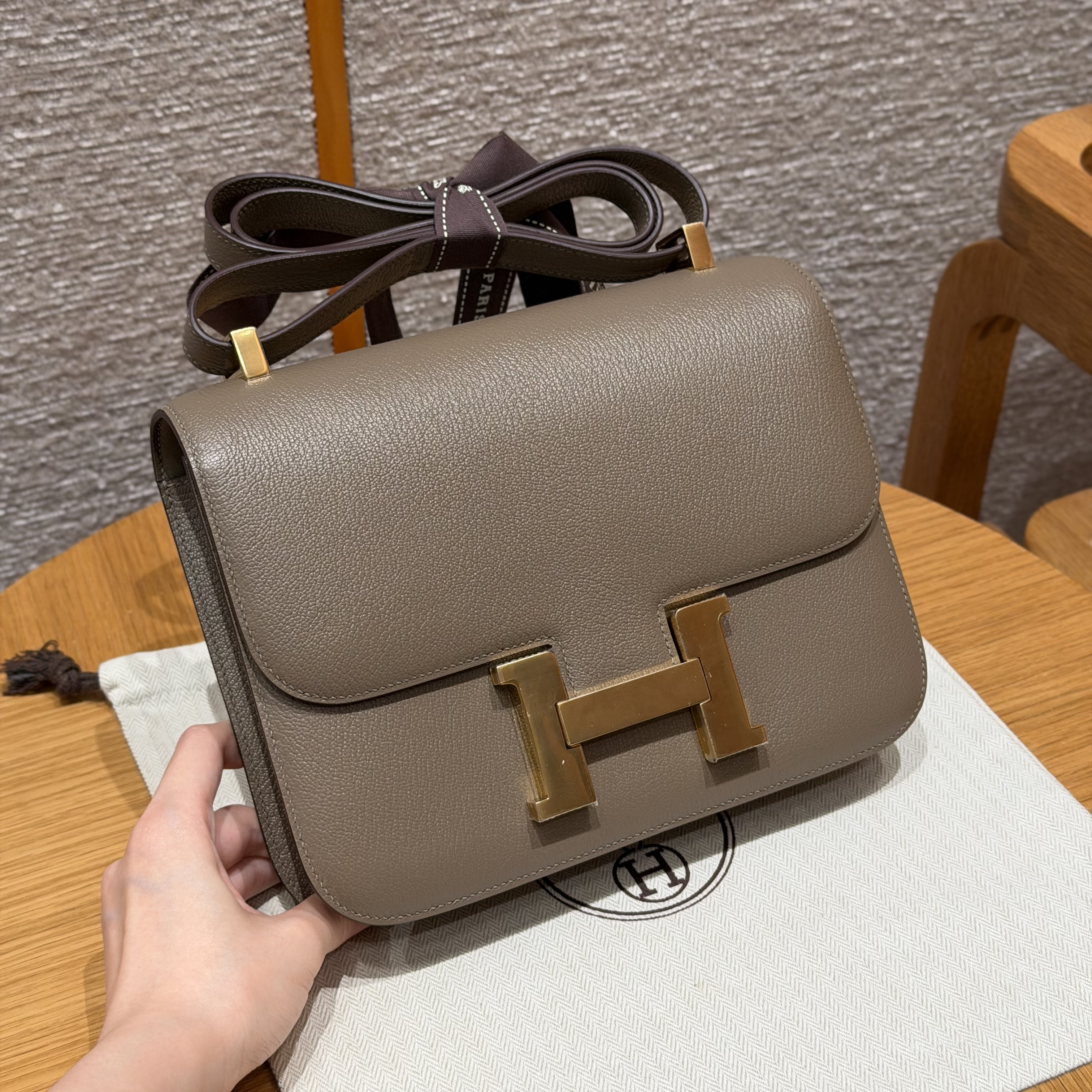 에르메스 Hermes Constance with mirror 24cm chèvre 18 Etoupe/gold