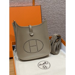 에르메스 Hermes Evelyne 23cm Clemence 8Q Beige Marfa/gold