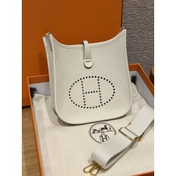 에르메스 Hermes Evelyne 23cm Clemence 10 Craie/silver