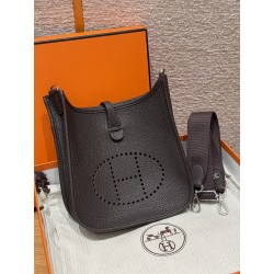 에르메스 Hermes Evelyne 23cm Clemence 46 Ebene/silver