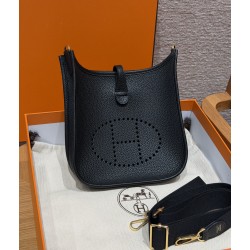 에르메스 Hermes Evelyne 23cm Clemence 89 Noir/gold