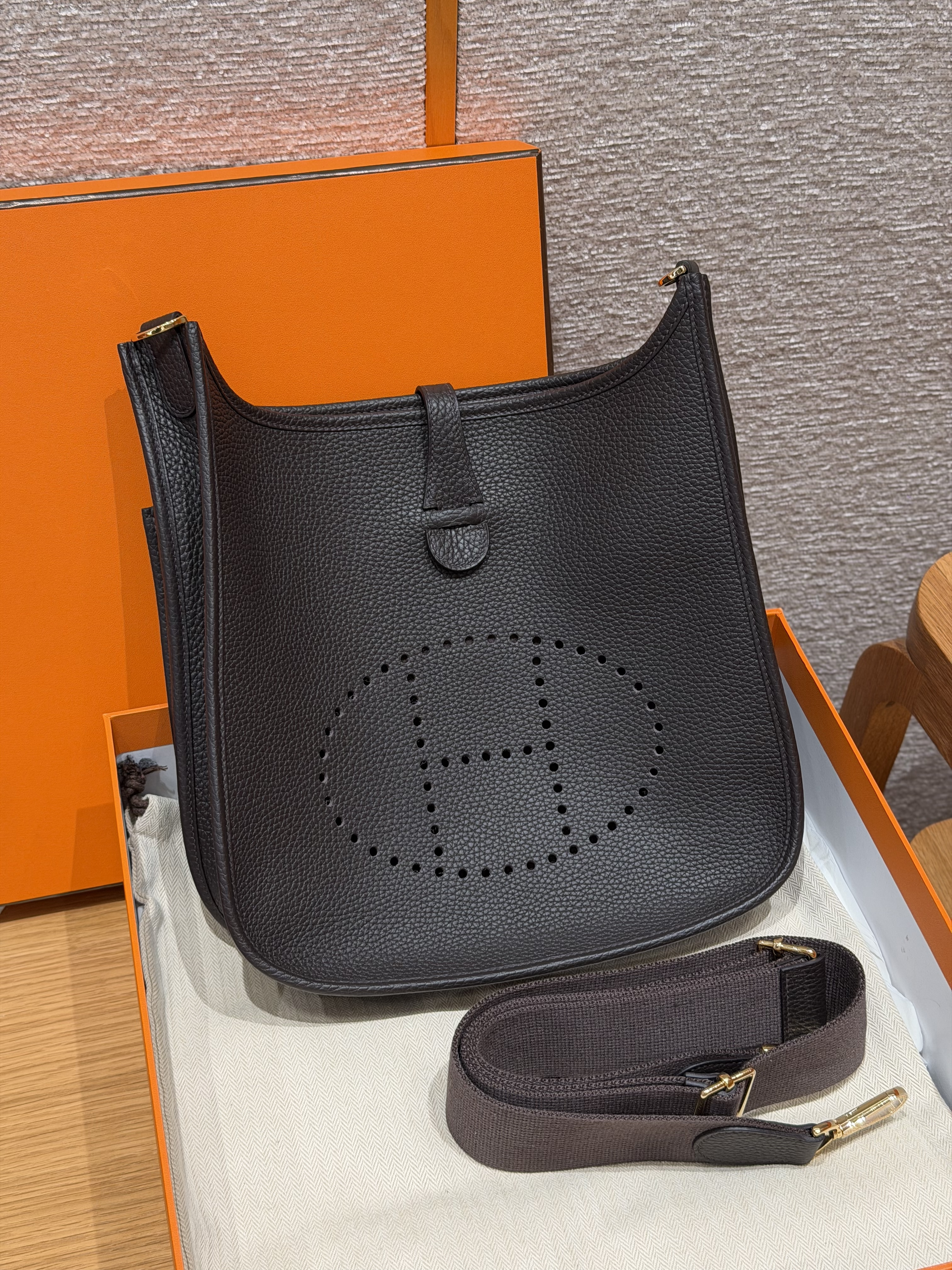에르메스 Hermes Evelyne 29cm clemence 46 Ebene/gold