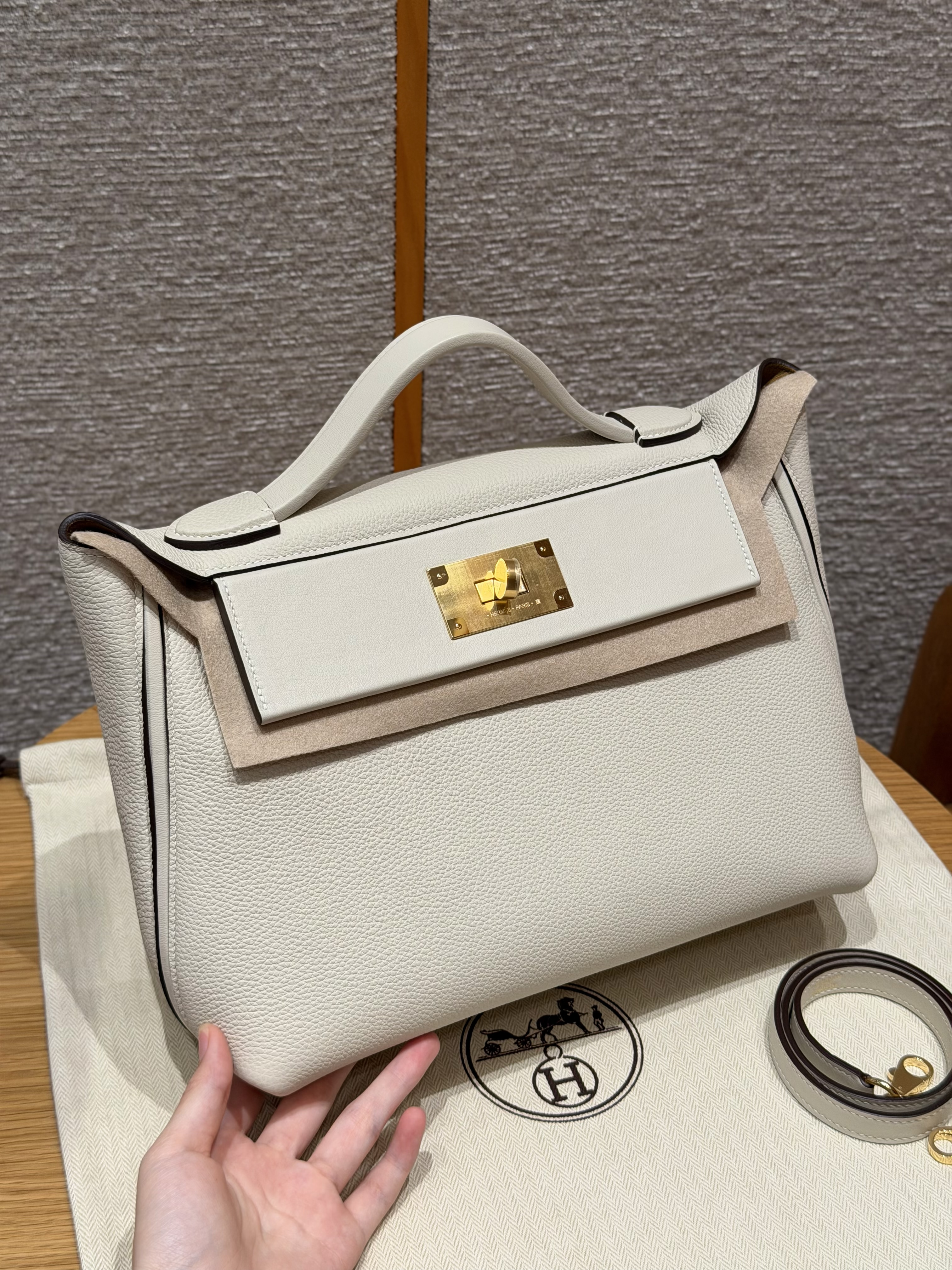 에르메스 Hermes Kelly 2424 29cm Togo and Swift 10 Craie and 4B Biscuit/gold