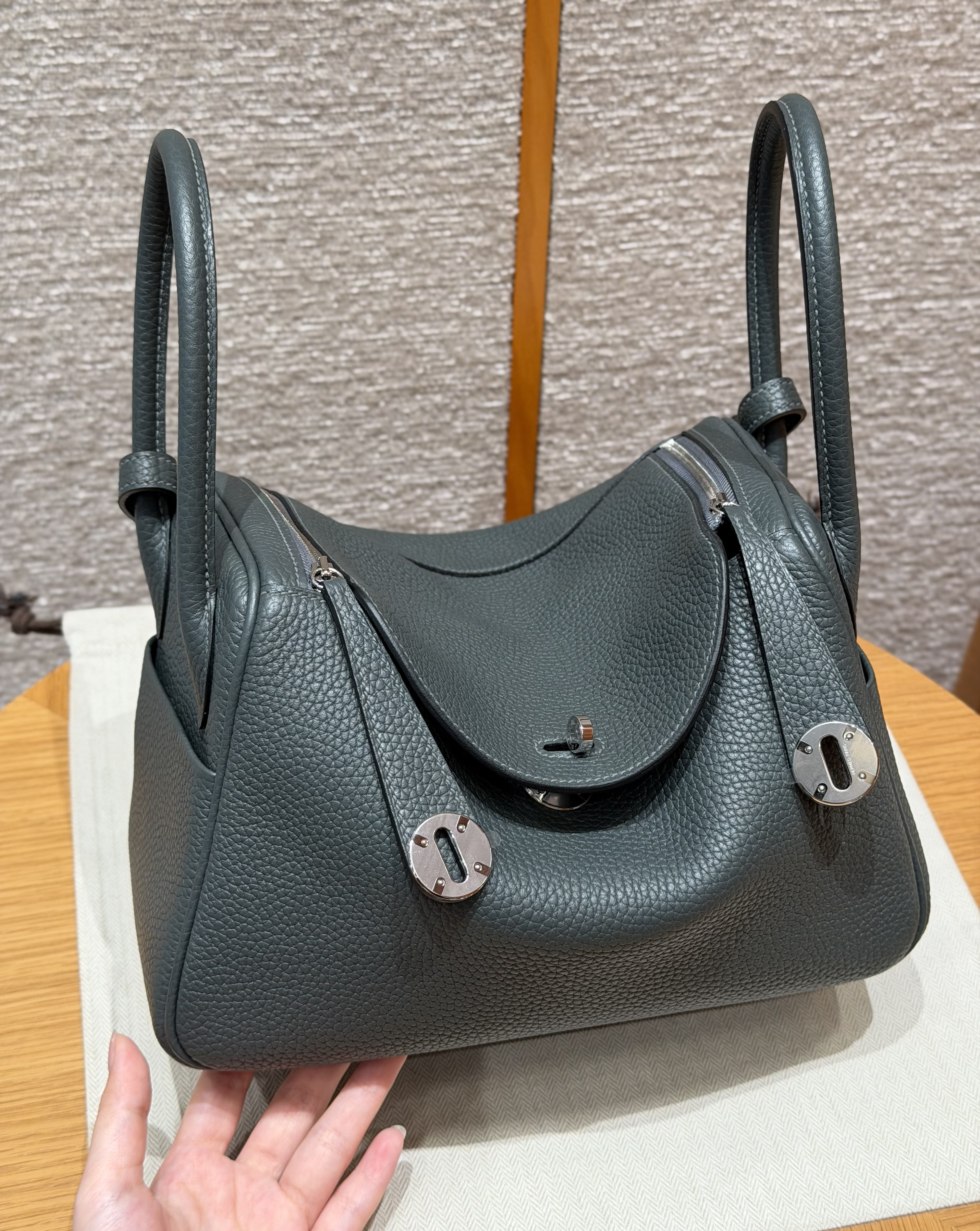 에르메스 Hermes Lindy 26cm Clemence Q0 Vert mangrove/silver