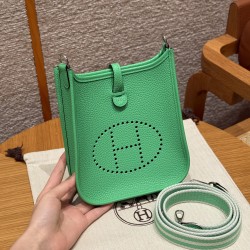 에르메스 Hermes Mini Evelyne 16cm clemence 0T Vert Comics/silver
