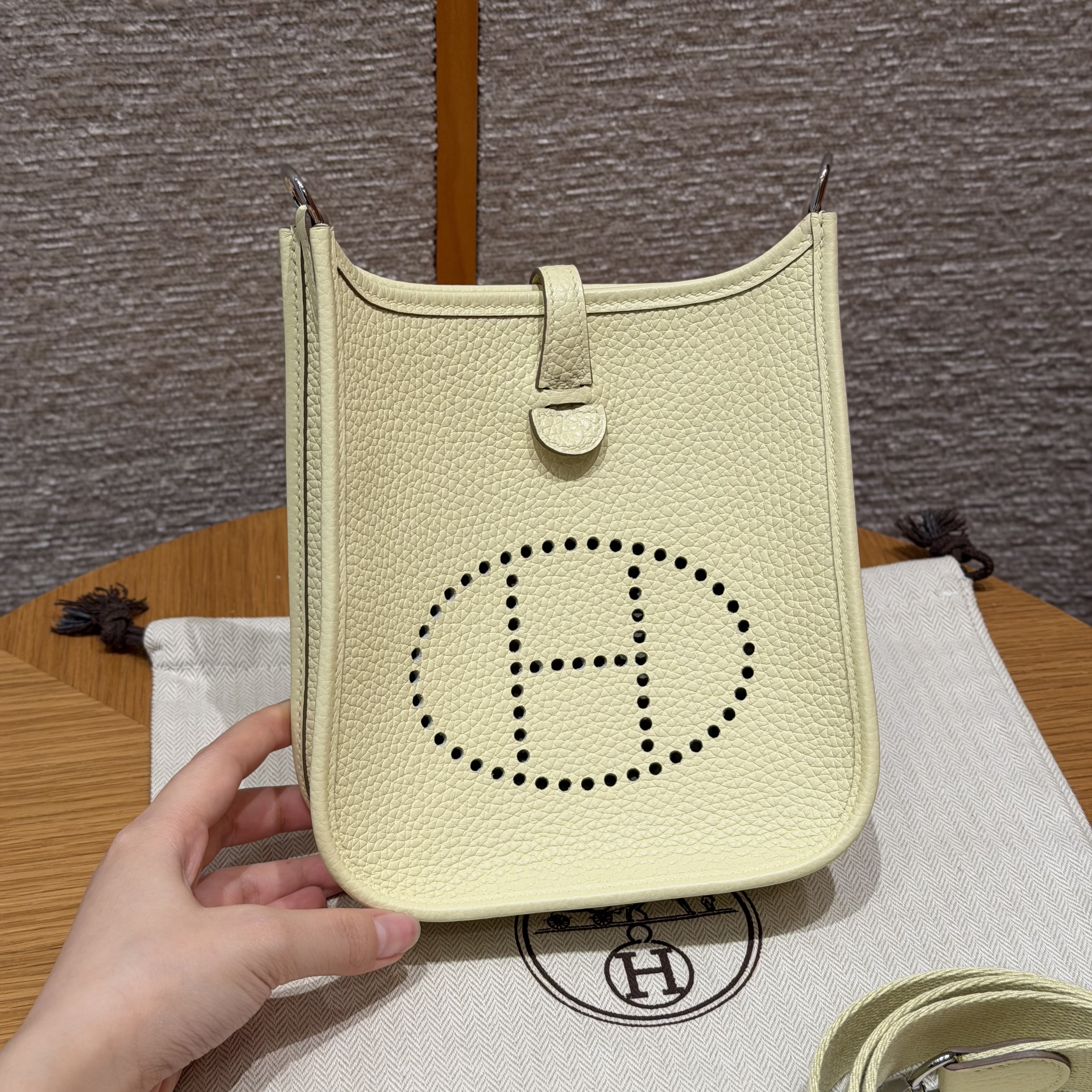 에르메스 Hermes Mini Evelyne 16cm clemence i8 Jaune Milton/silver
