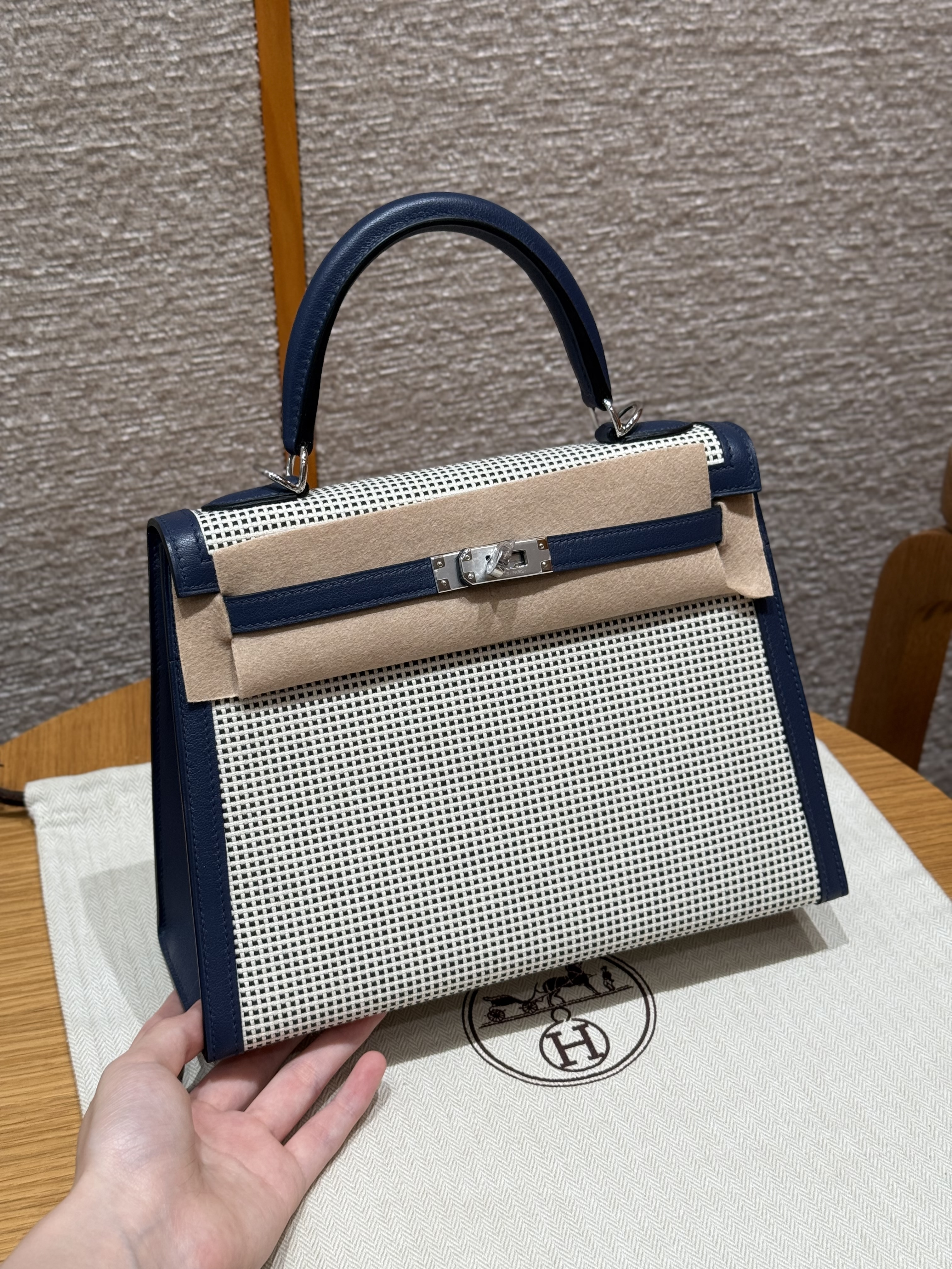 에르메스 Hermes Toile H Kelly 25cm Swift and Canvas 73 Blue Saphir/silver