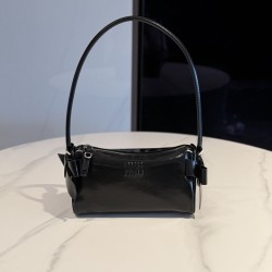 미우 미우 Miu Miu 5NE029 Shiny leather pouch Black 21cm