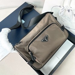프라다 Prada 2VH192 Medium Re-Nylon and Saffiano leather shoulder bag Forest Green 28cm