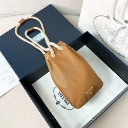 프라다 Prada 1ZT094 Mariner Re-Nylon smartphone case Brandy 12cm