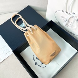 프라다 Prada 1ZT094 Mariner Re-Nylon smartphone case Camel Brown 12cm