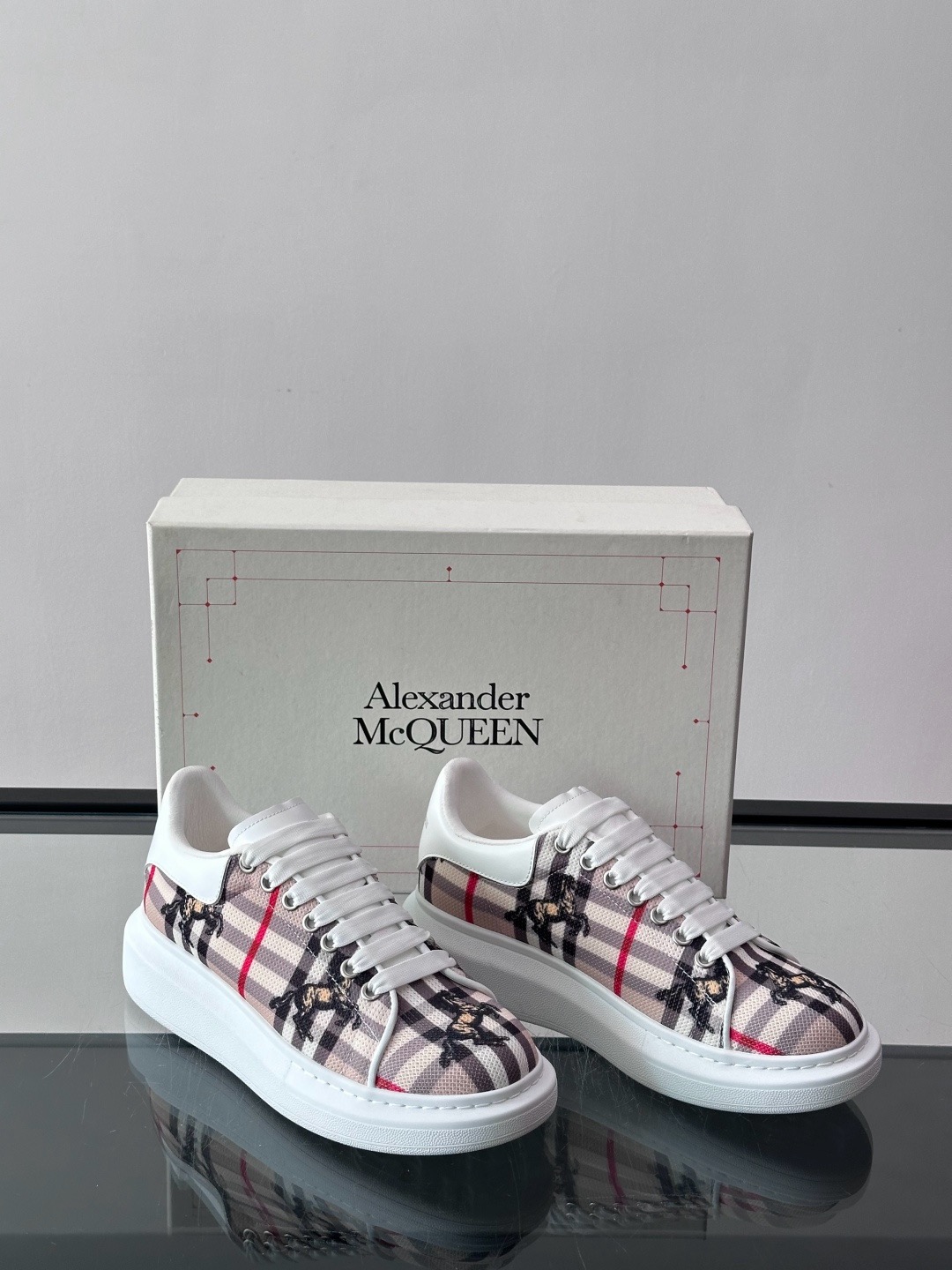 Alexander McQueen&Burberry스니커즈