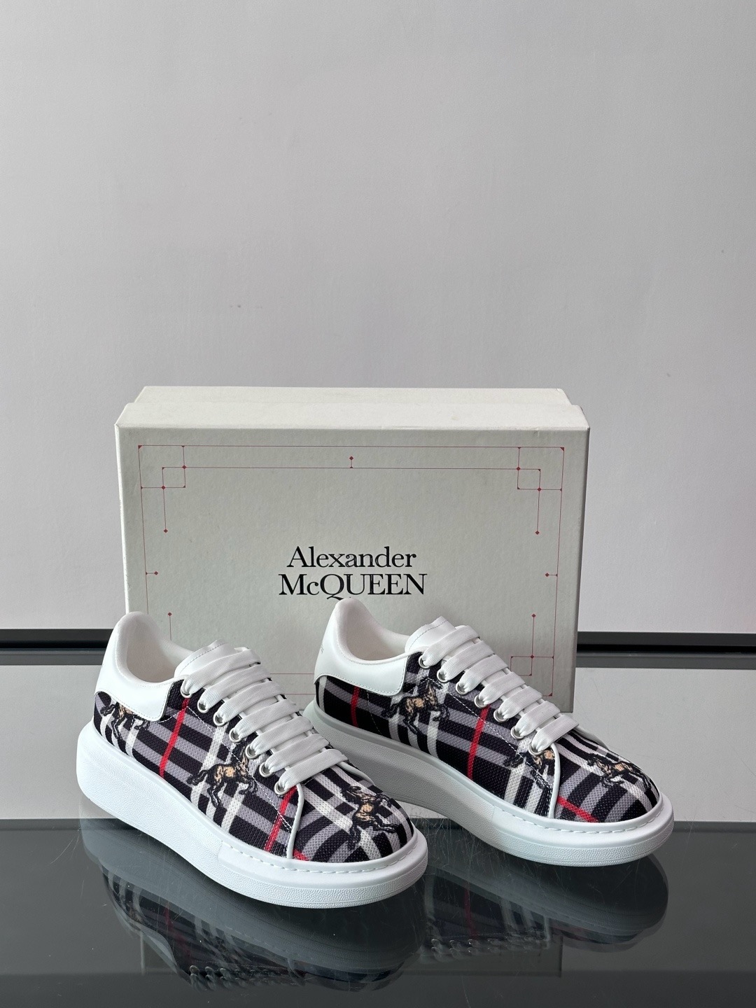 Alexander McQueen&Burberry스니커즈
