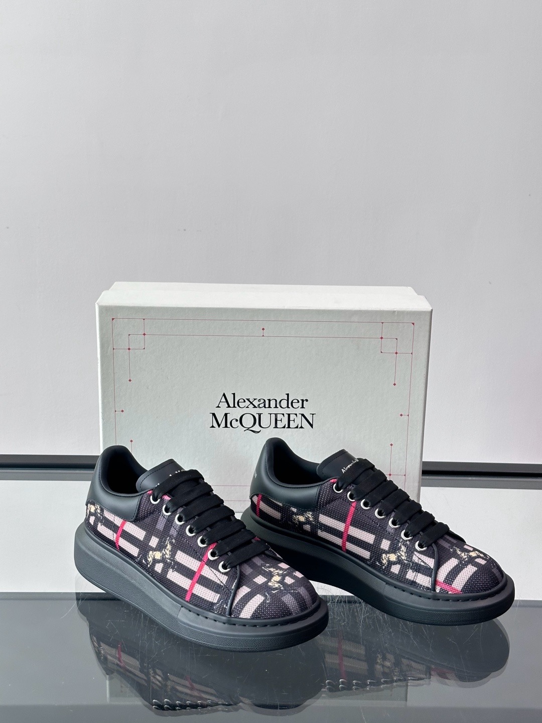 Alexander McQueen&Burberry스니커즈