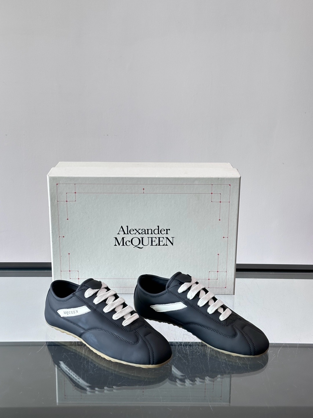 Alexander McQueen 스니커즈