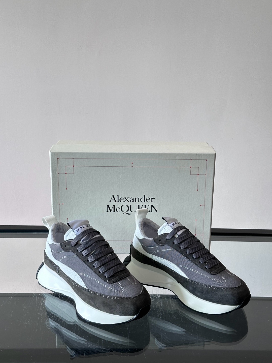 Alexander McQueen 스니커즈