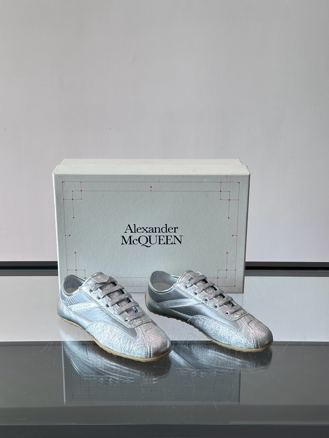 Alexander McQueen 스니커즈