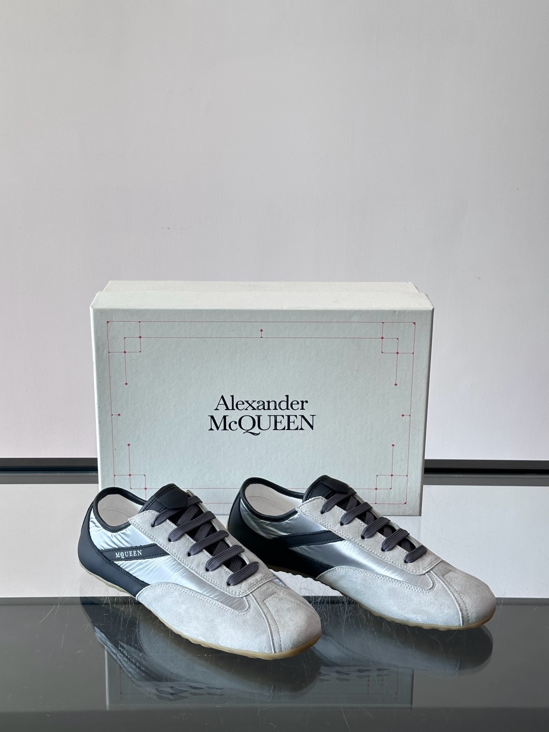 Alexander McQueen 스니커즈
