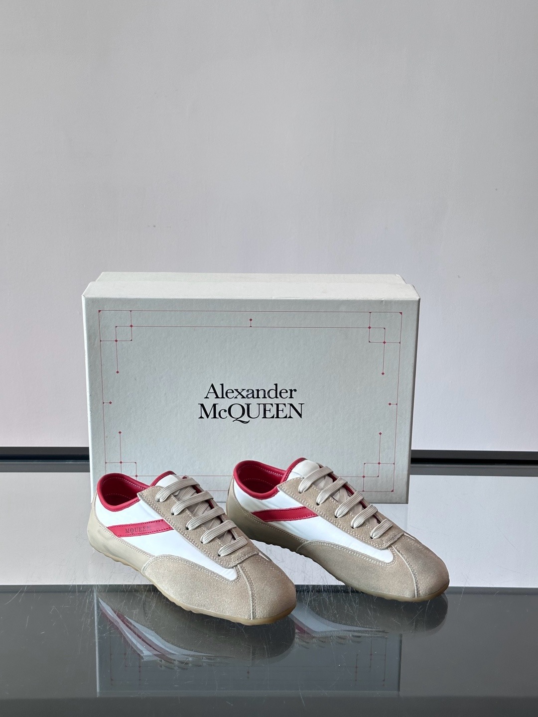Alexander McQueen 스니커즈