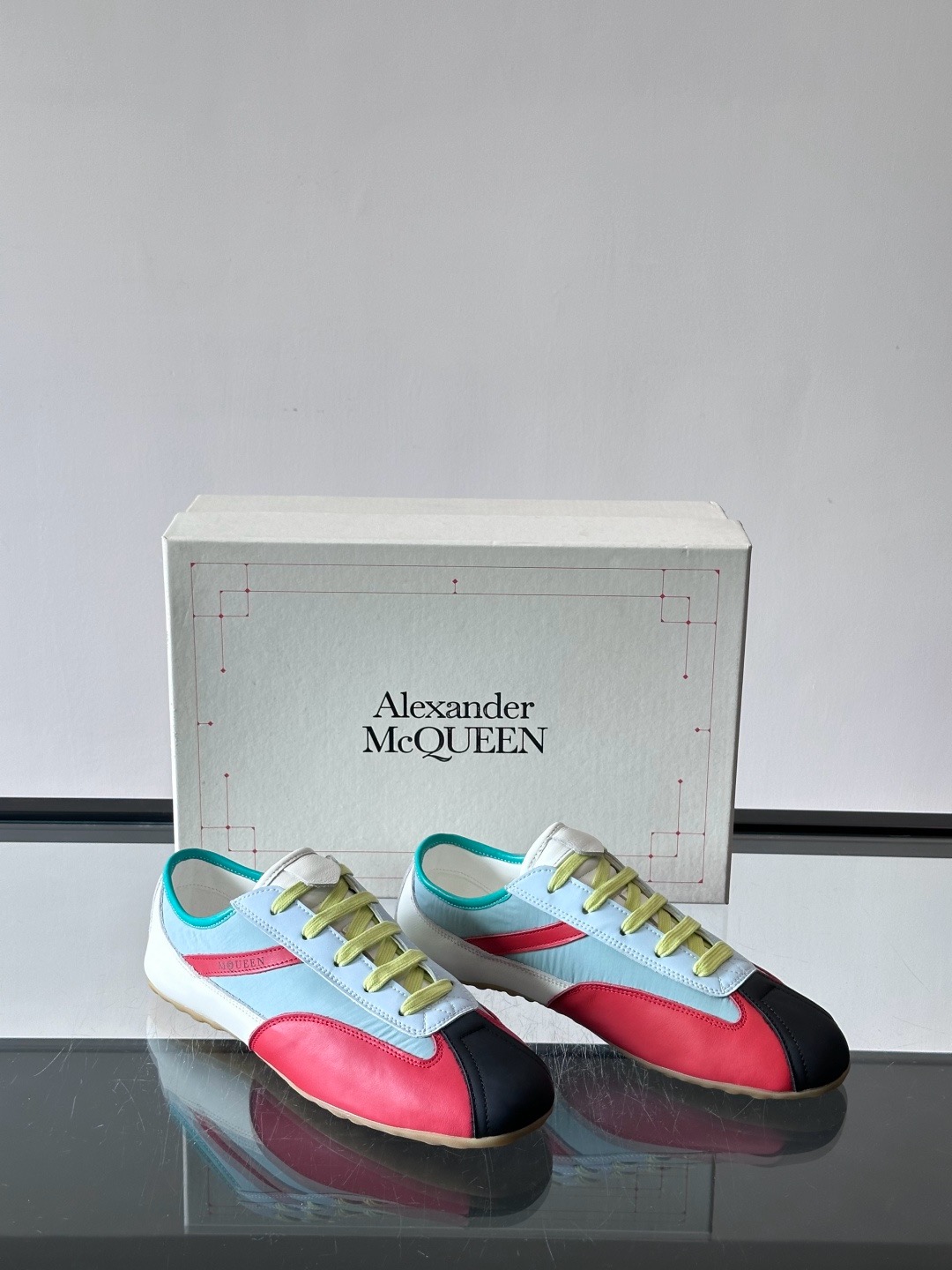 Alexander McQueen 스니커즈
