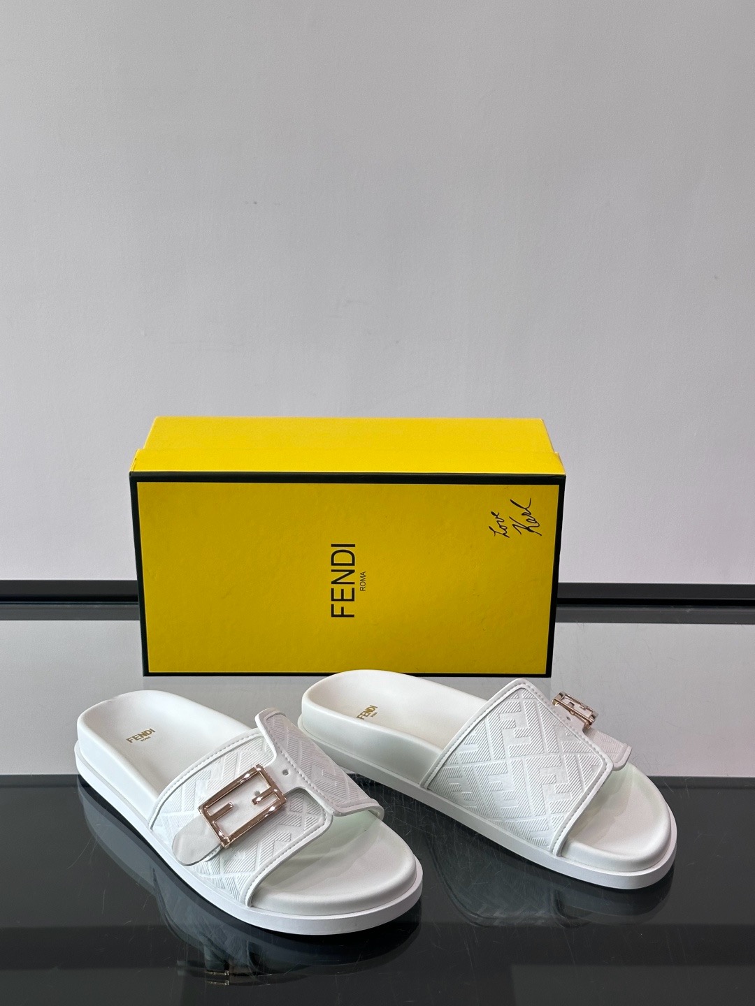 펜디 Fendi  슬리퍼