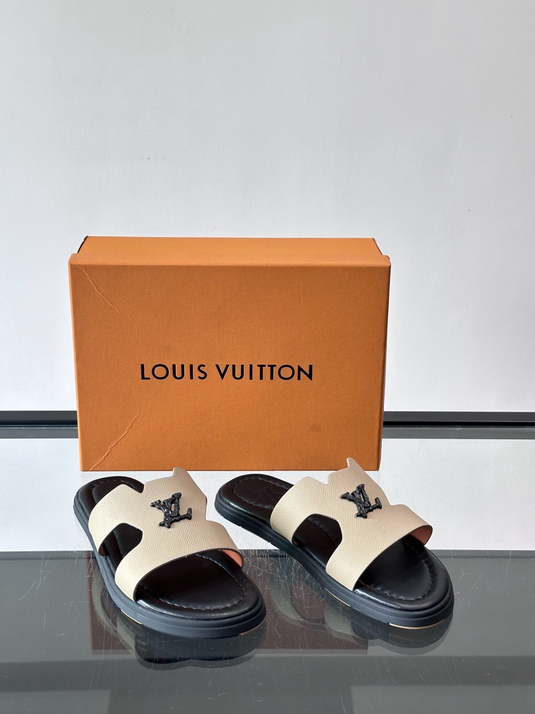 루이비통 Louis Vuitton Lsola 슬리퍼