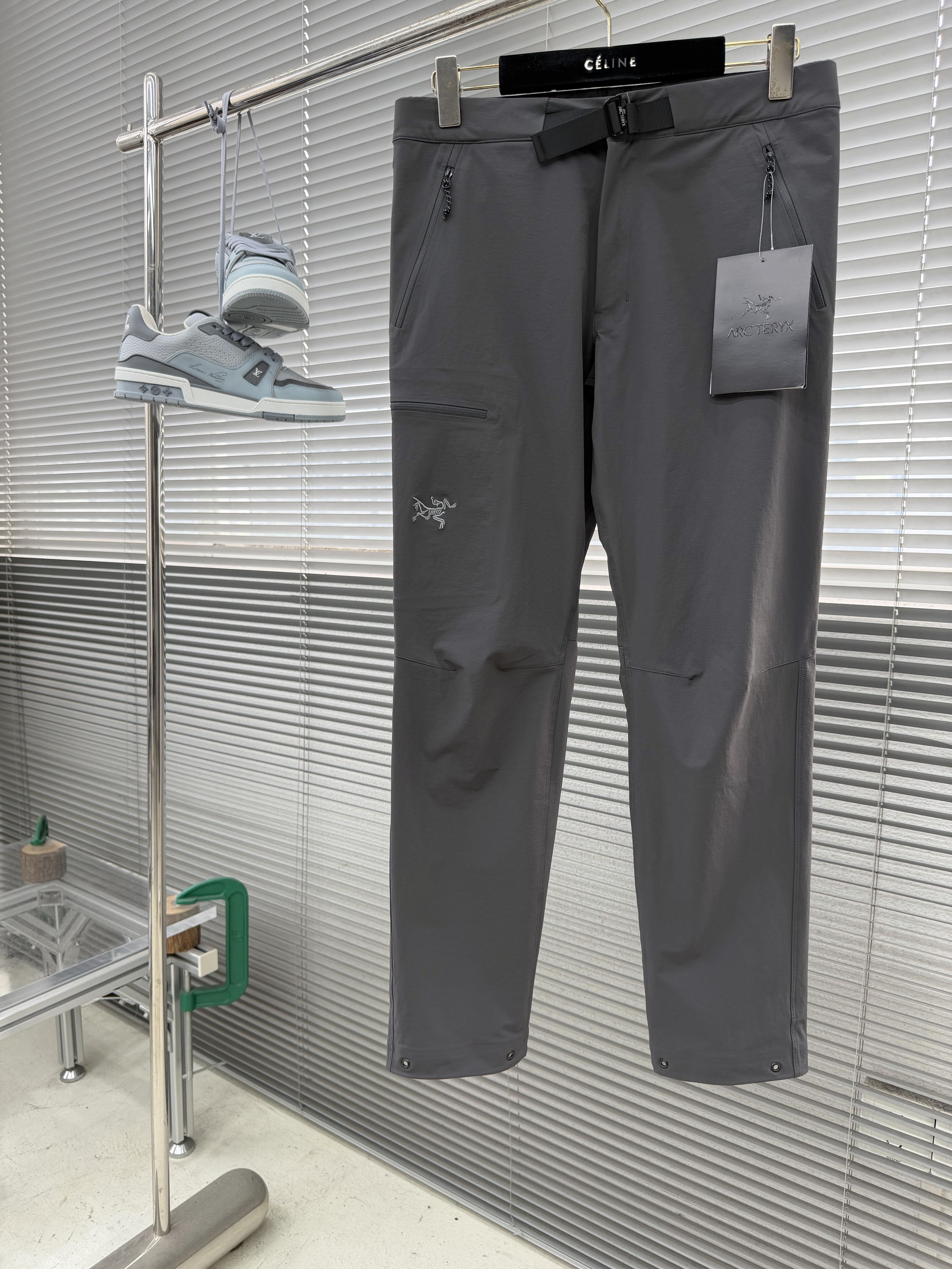 아크테릭스 ARC'TERYX 바지
