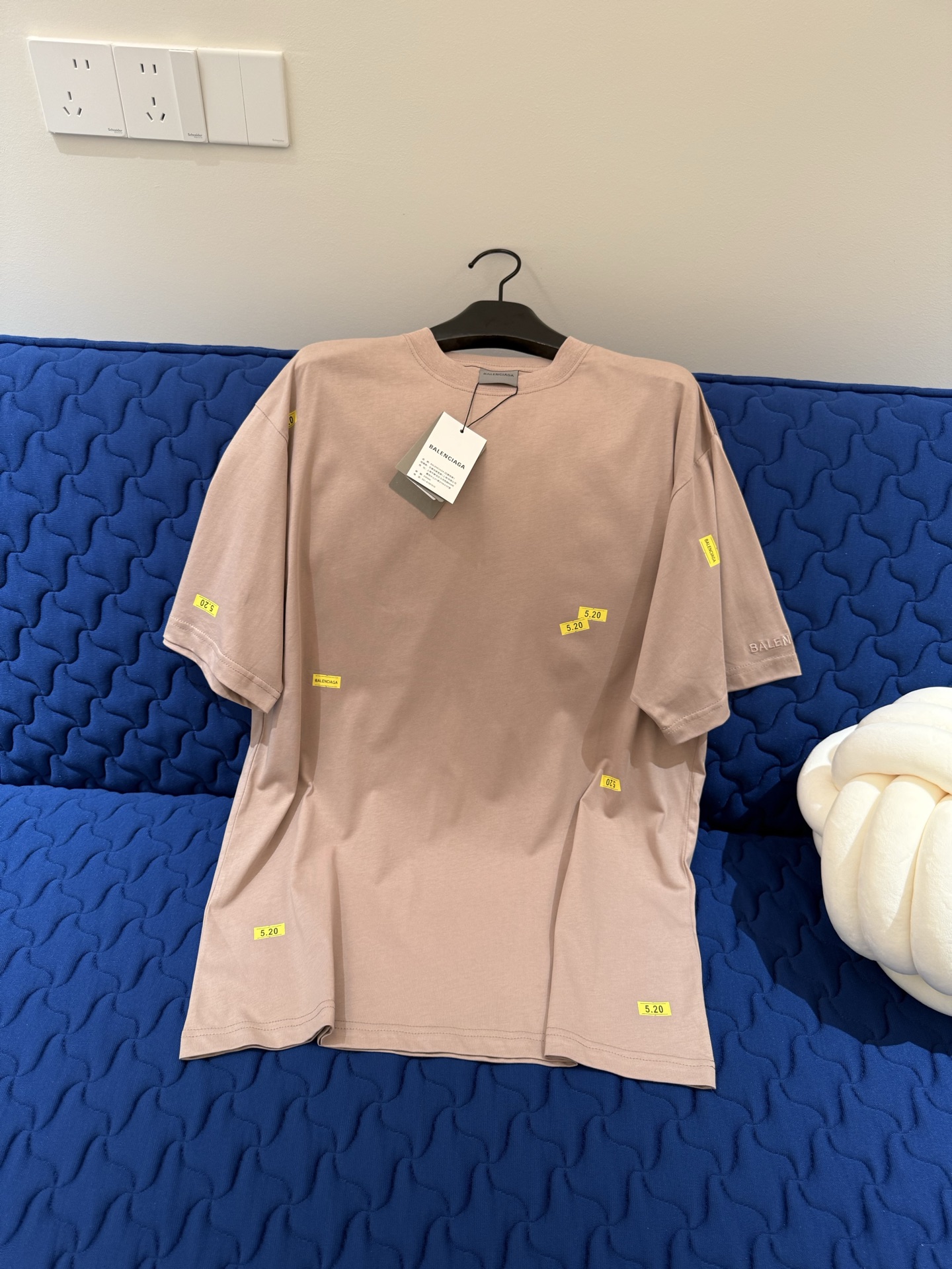 발렌시아가 Balenciaga 520 Stickers 반팔 티셔츠 764235TUVN17082
