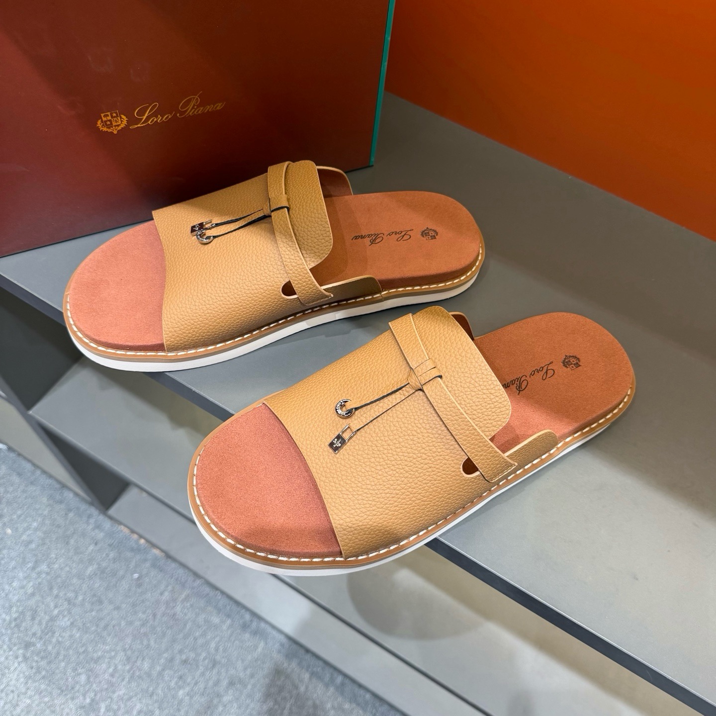로로피아나 Loro Piana Summer Walk 슬리퍼