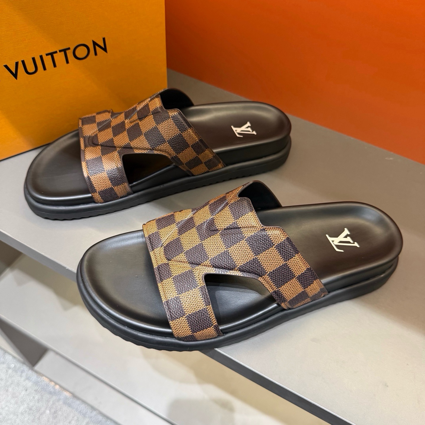 루이비통 Louis Vuitton 슬리퍼