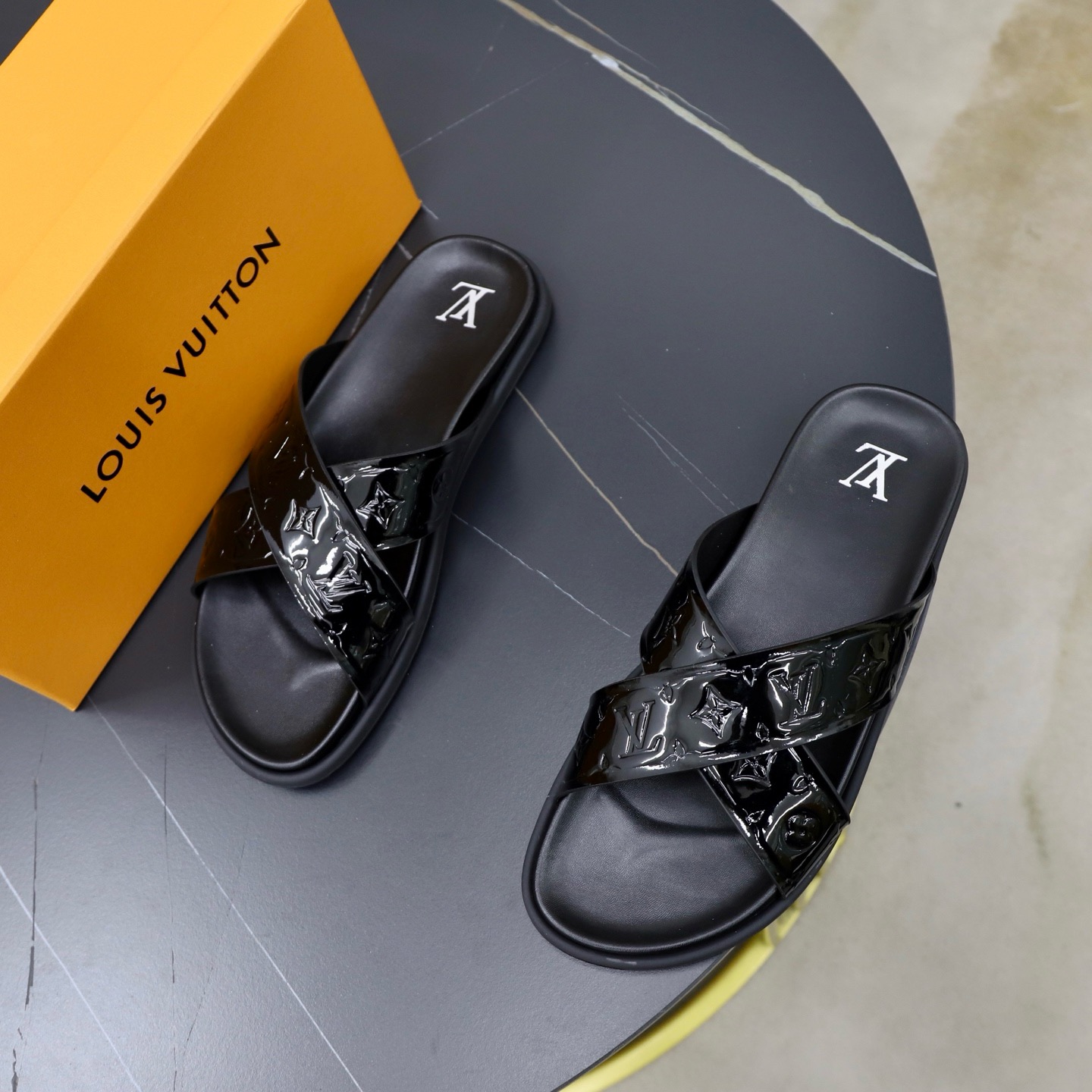 루이비통 Louis Vuitton 슬리퍼
