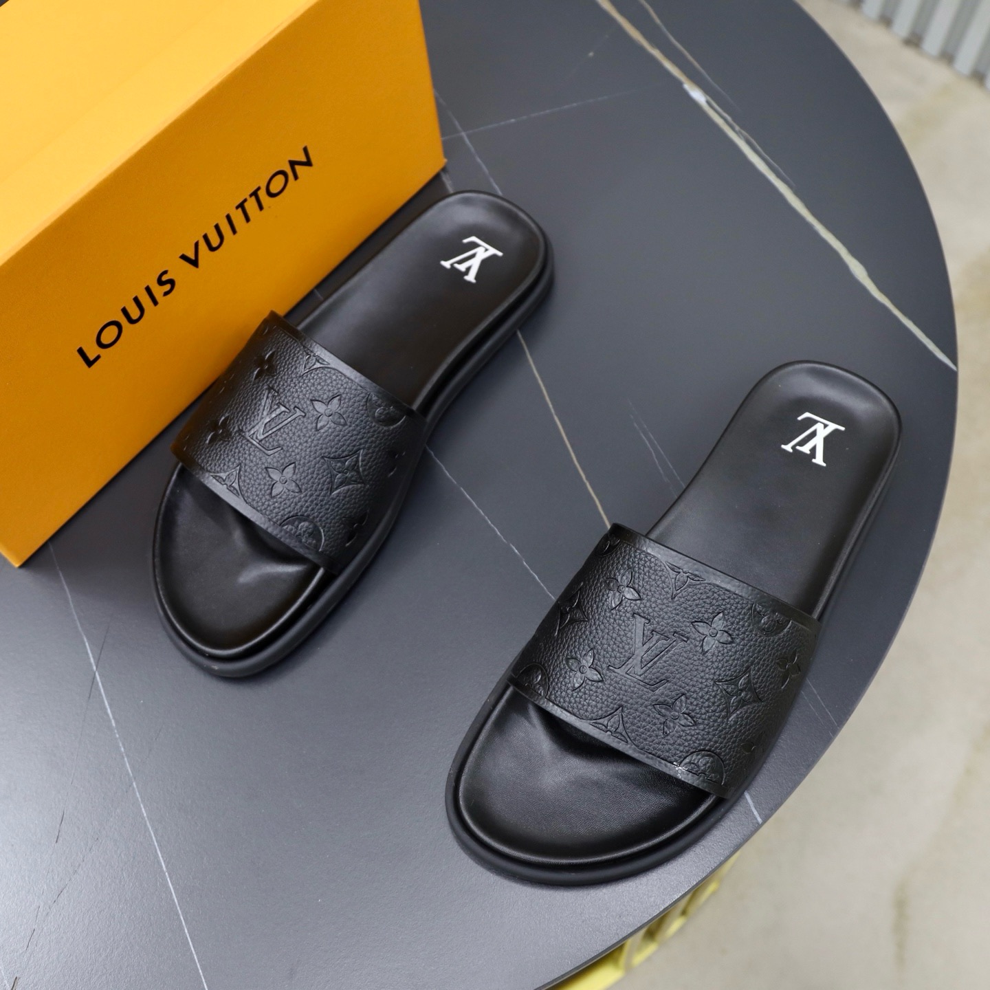 루이비통 Louis Vuitton 슬리퍼