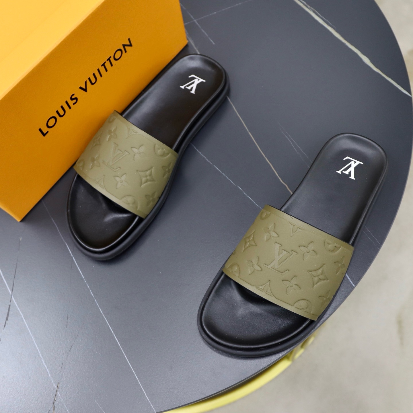 루이비통 Louis Vuitton 슬리퍼