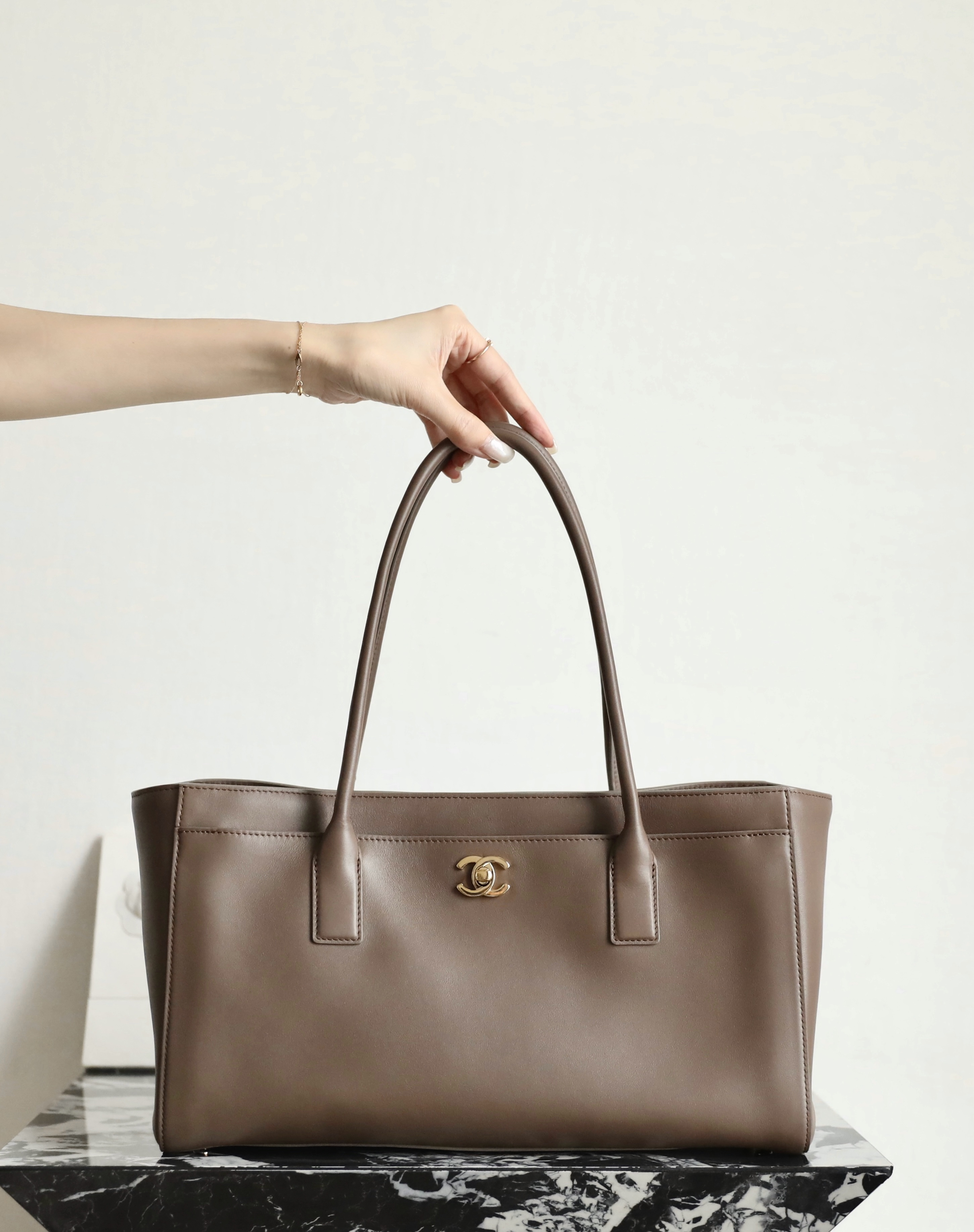 샤넬 Chanel 26s AS6243 Small Shopping Bag Brown 39cm