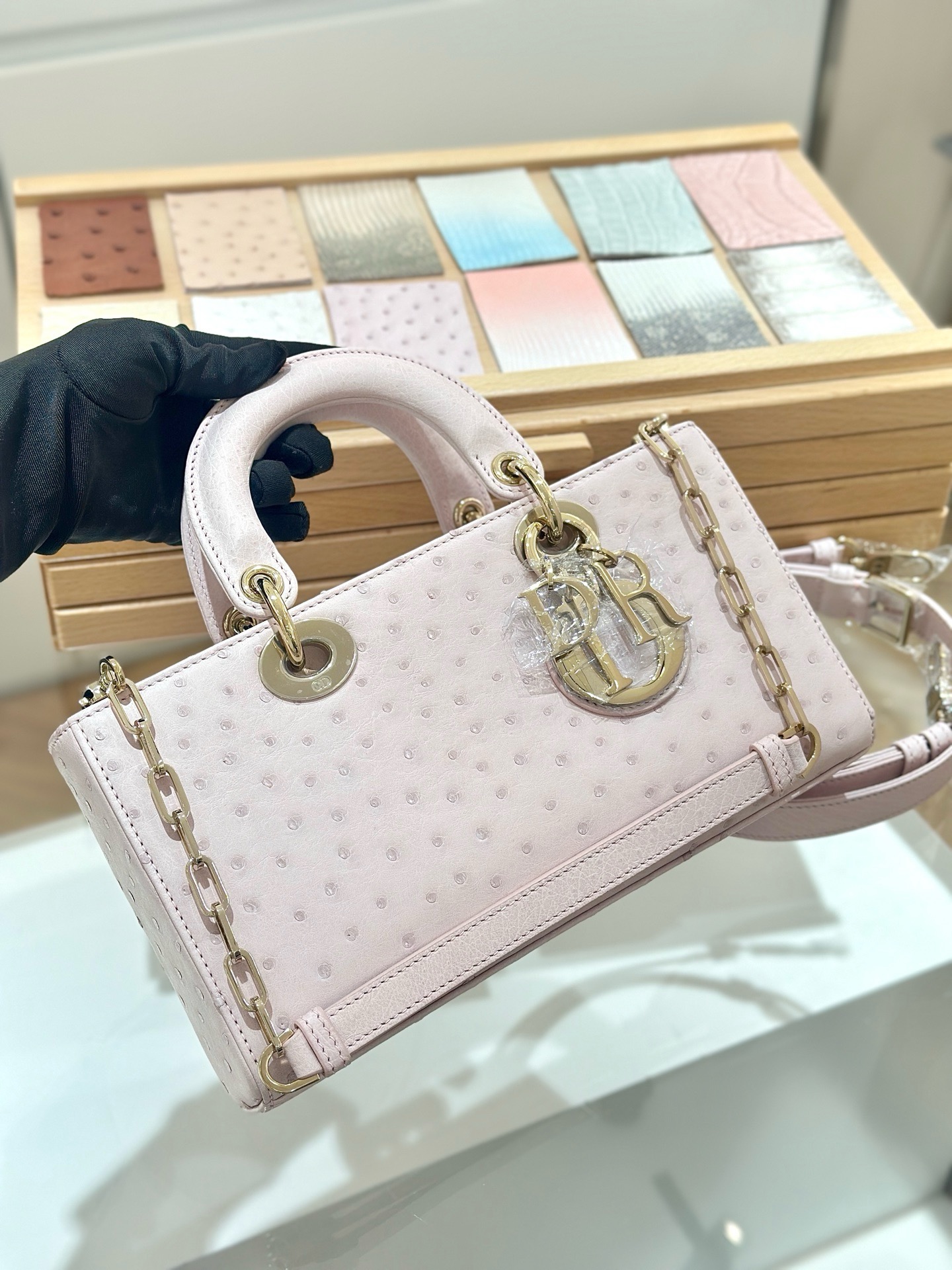 디올 Dior Medium Lady D-Joy Bag ostrich Pink 26cm