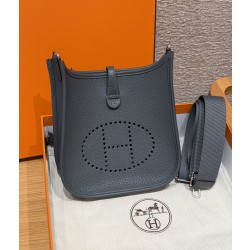 에르메스 Hermes Evelyne 23cm Clemence H0 Girs Misty/silver