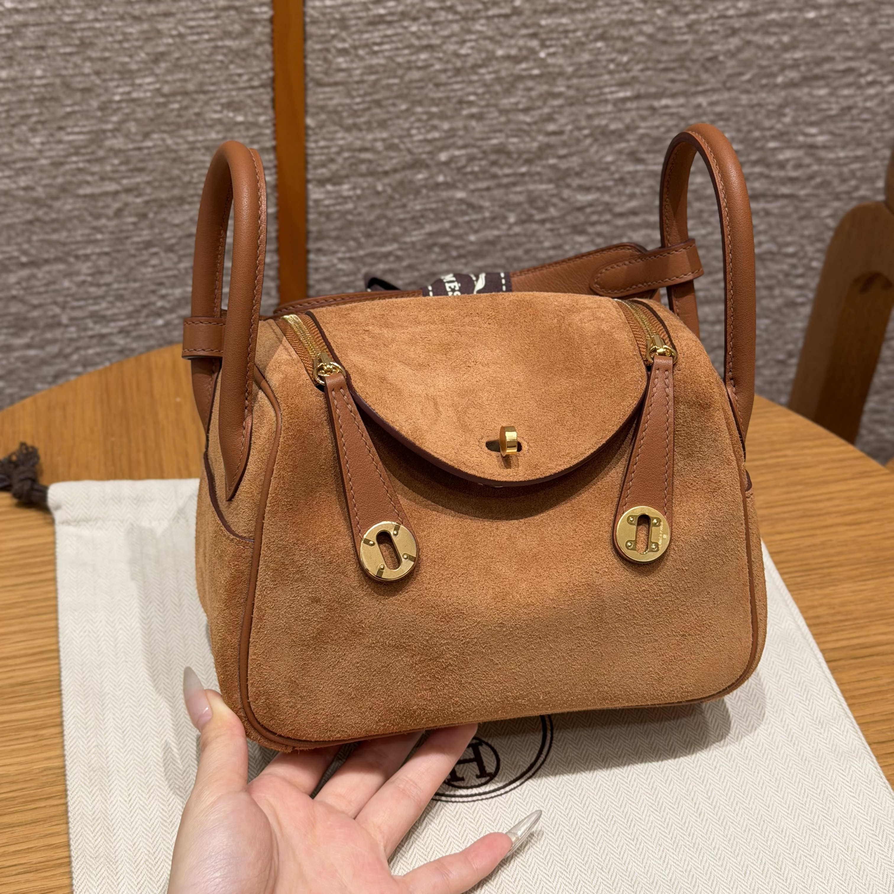 에르메스 Hermes Mini Lindy 19cm Grizzly and Swift 37 Gold/gold