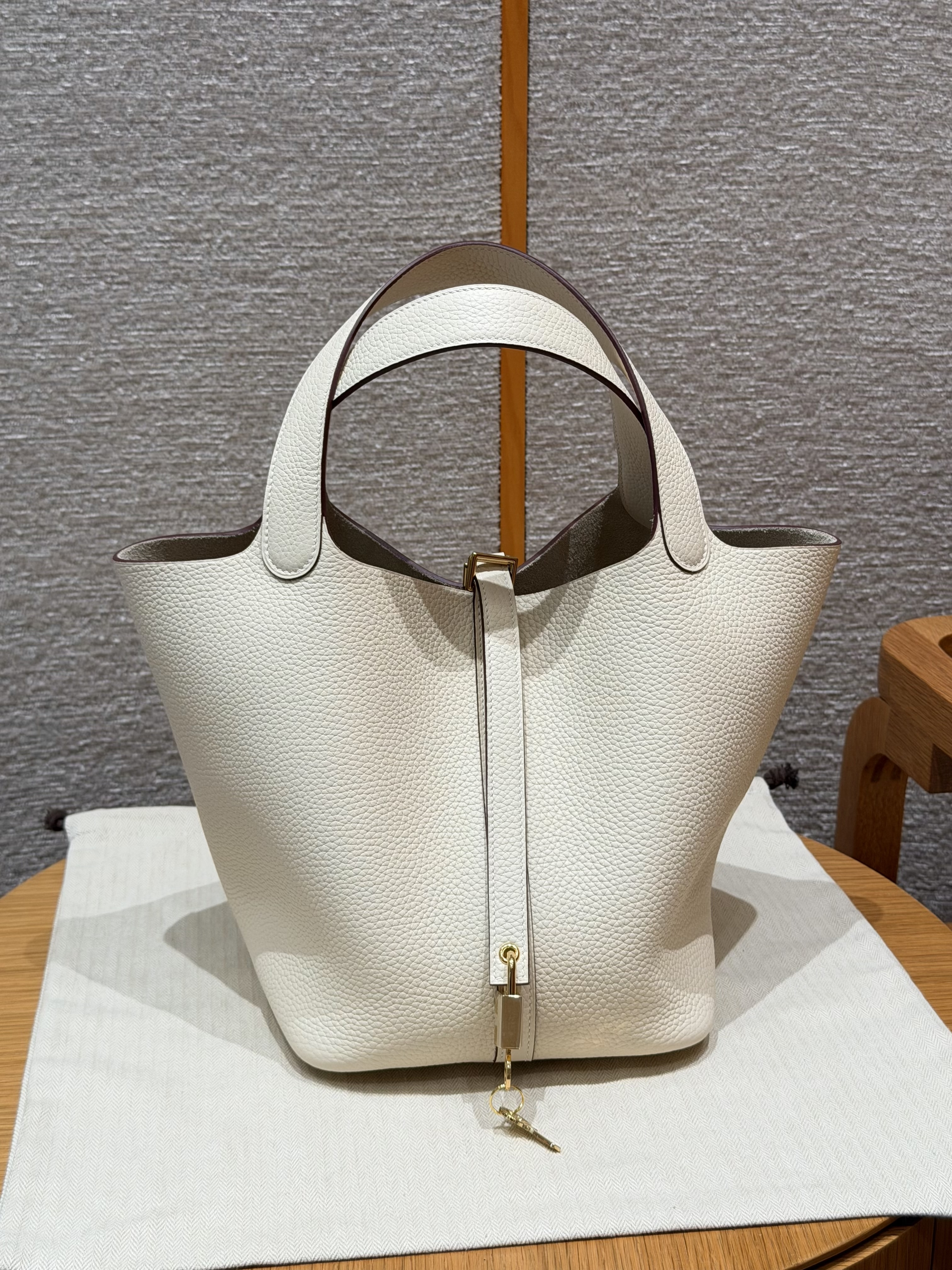 에르메스 Hermes Picotin lock 22cm Clemence i2 Nata/gold