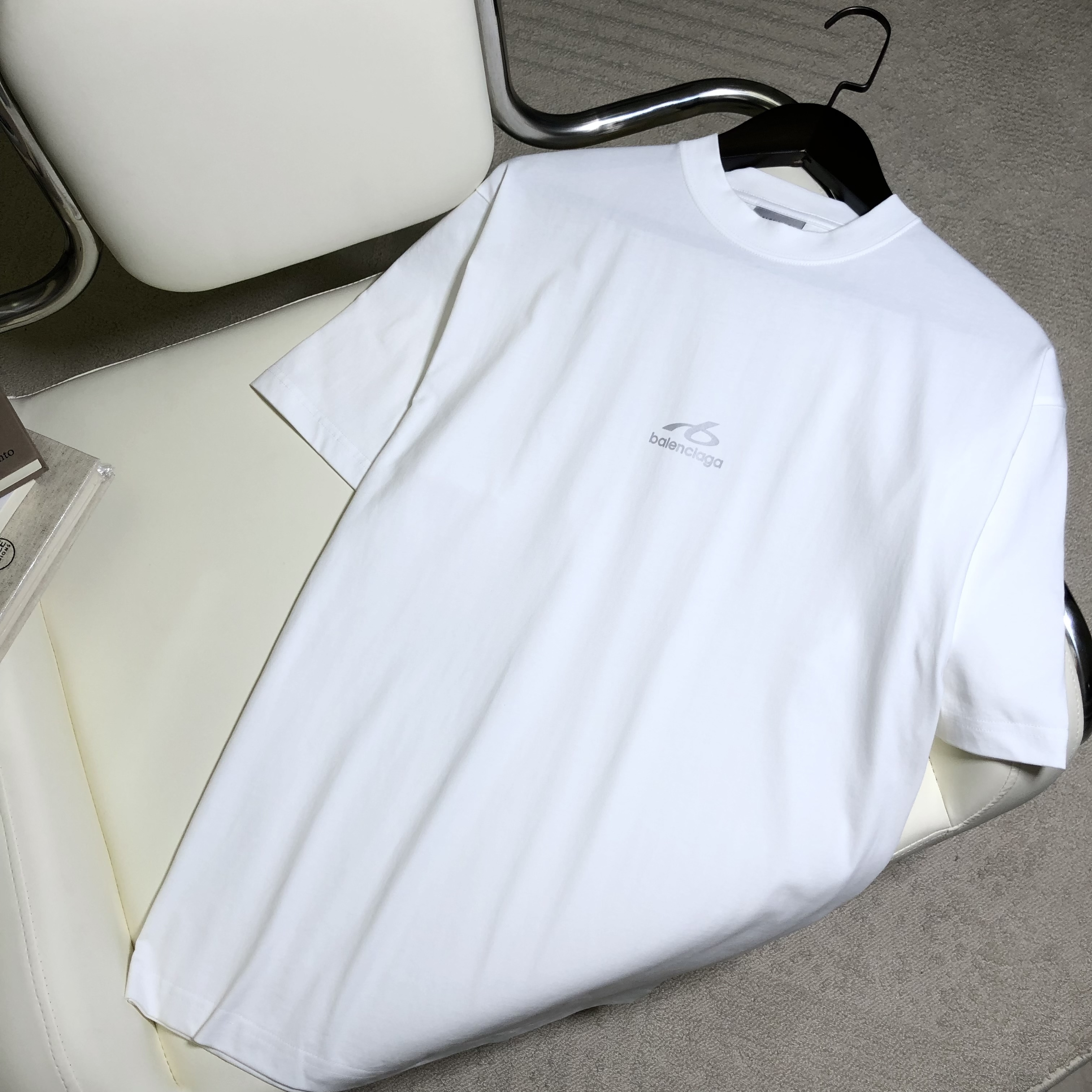 발렌시아가 Balenciaga Bodies 반팔 티셔츠 764235TUVO79000