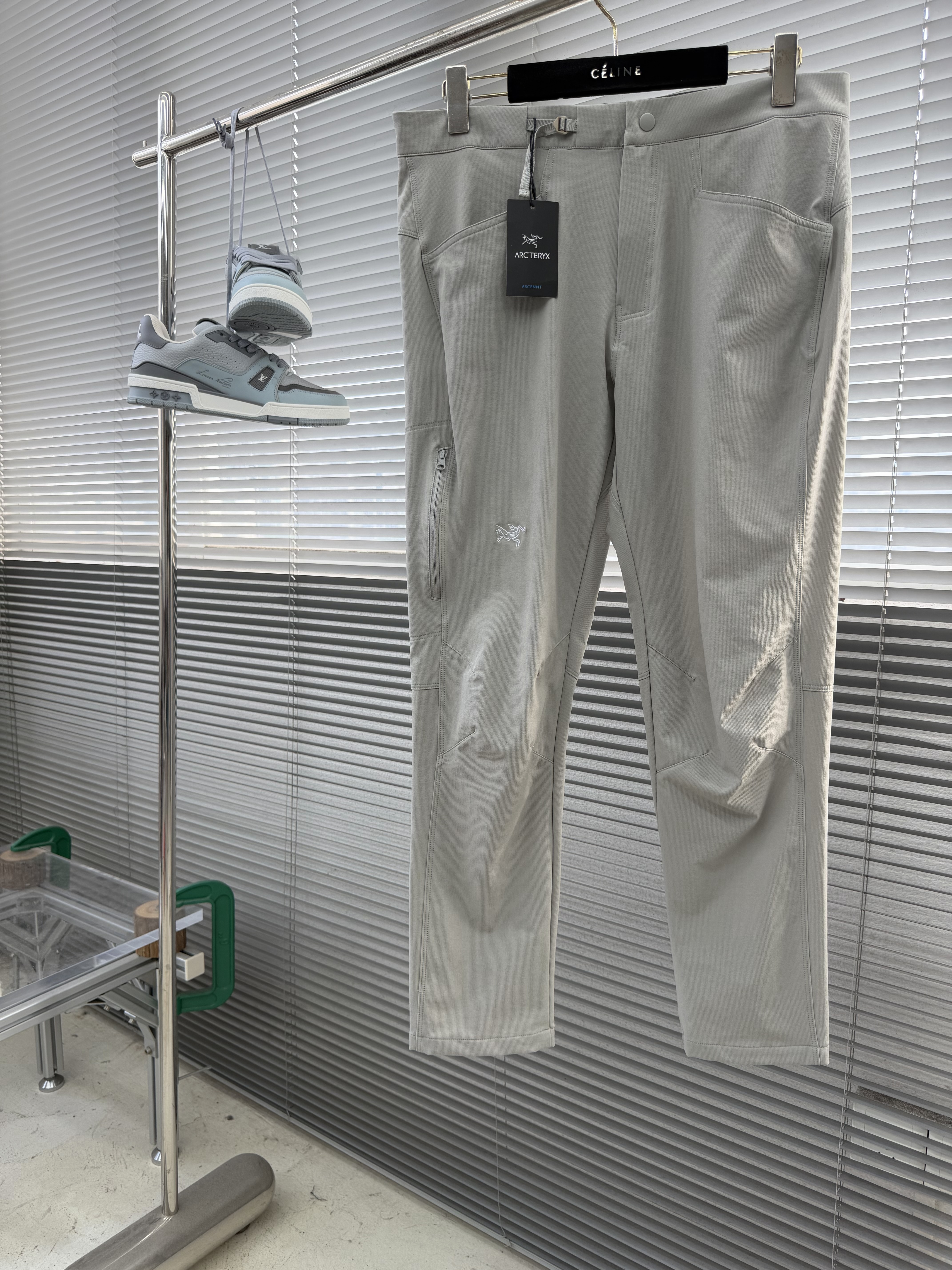 아크테릭스 ARC'TERYX 바지