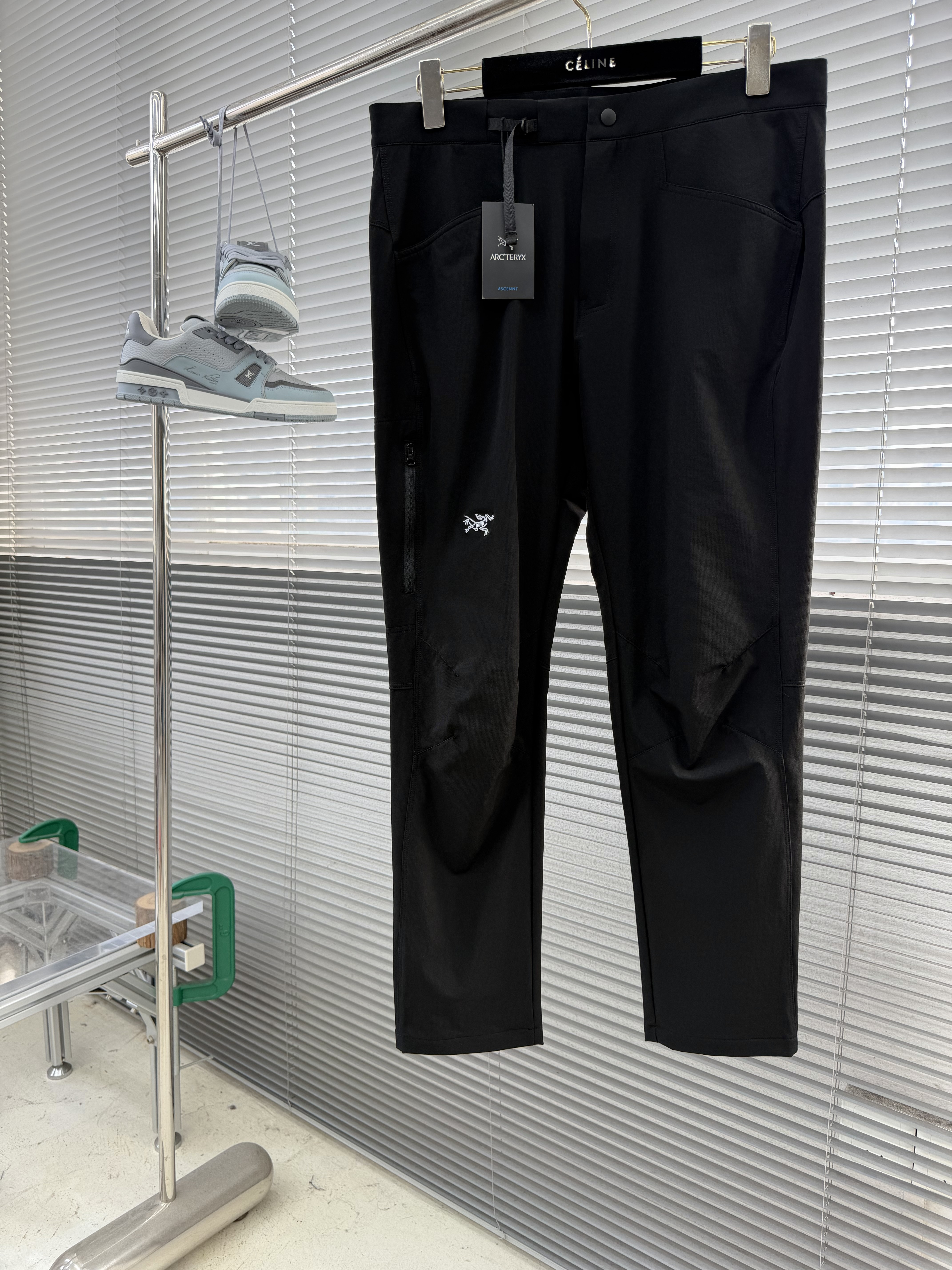 아크테릭스 ARC'TERYX 바지
