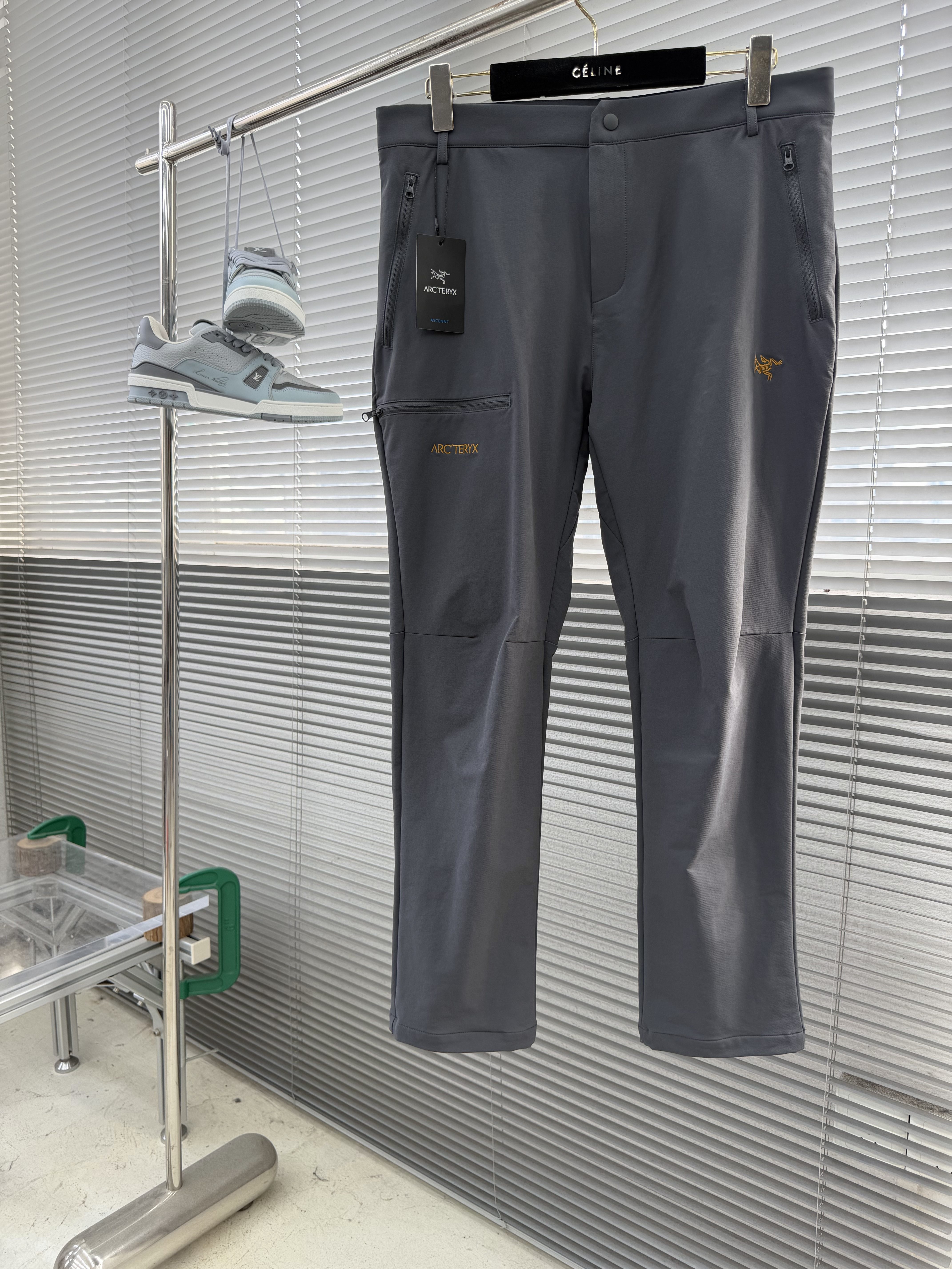 아크테릭스 ARC'TERYX 바지