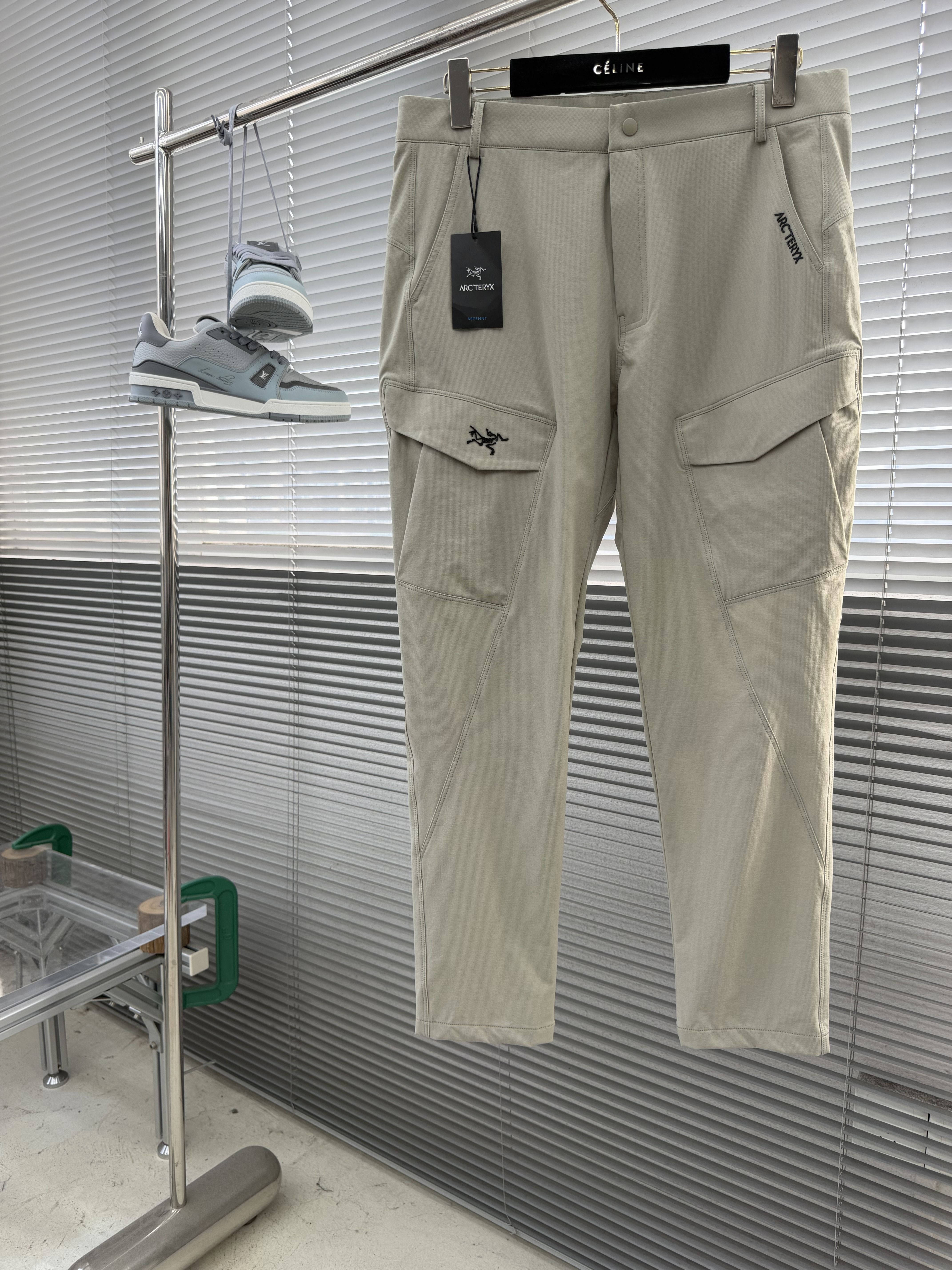 아크테릭스 ARC'TERYX 바지