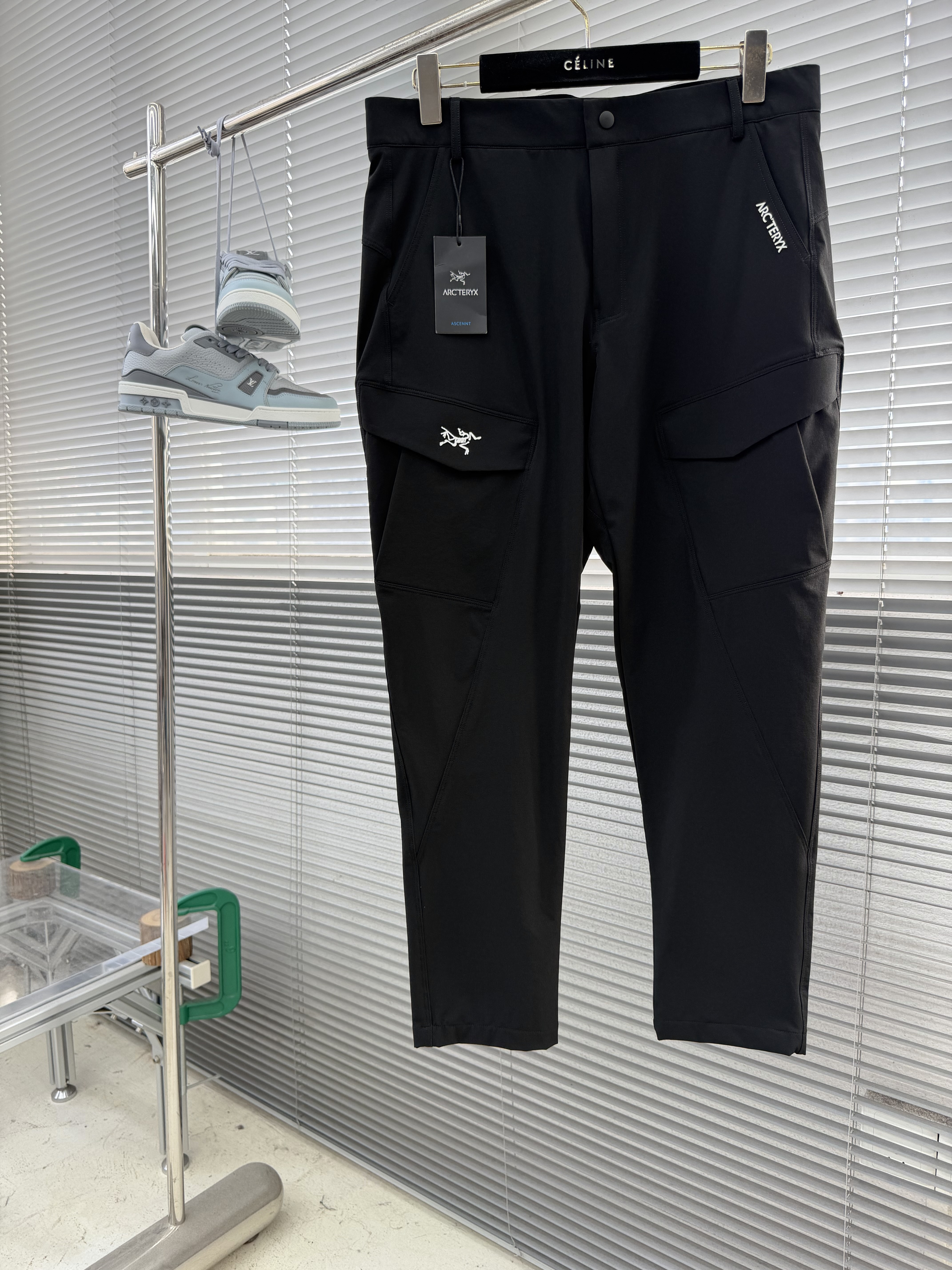 아크테릭스 ARC'TERYX 바지