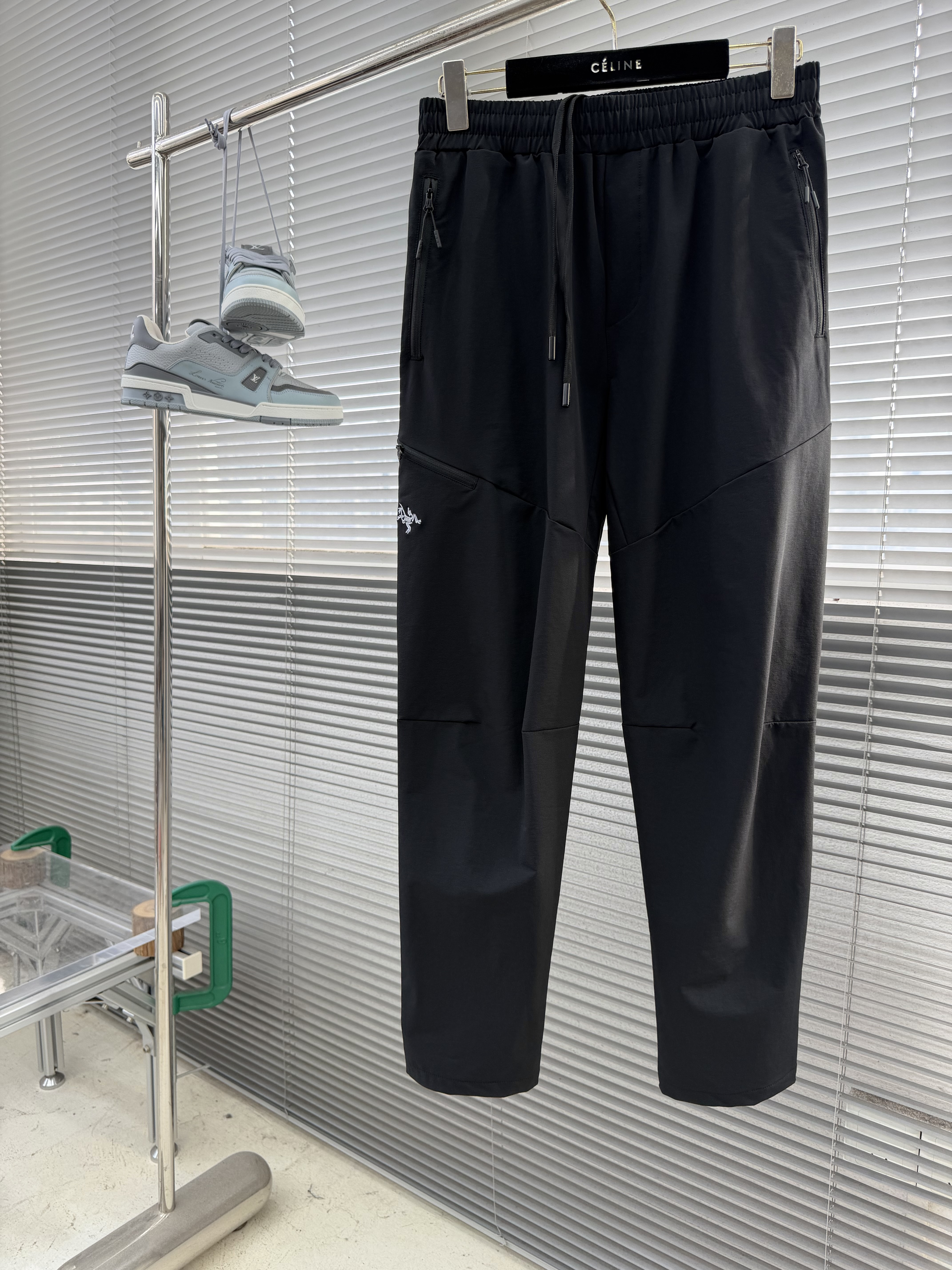아크테릭스 ARC'TERYX 바지